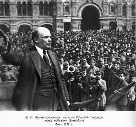 Lenin am Roten Platz in Moskau vor Vseobuch-Truppen (Genaral Military Training) , 25. May 1919